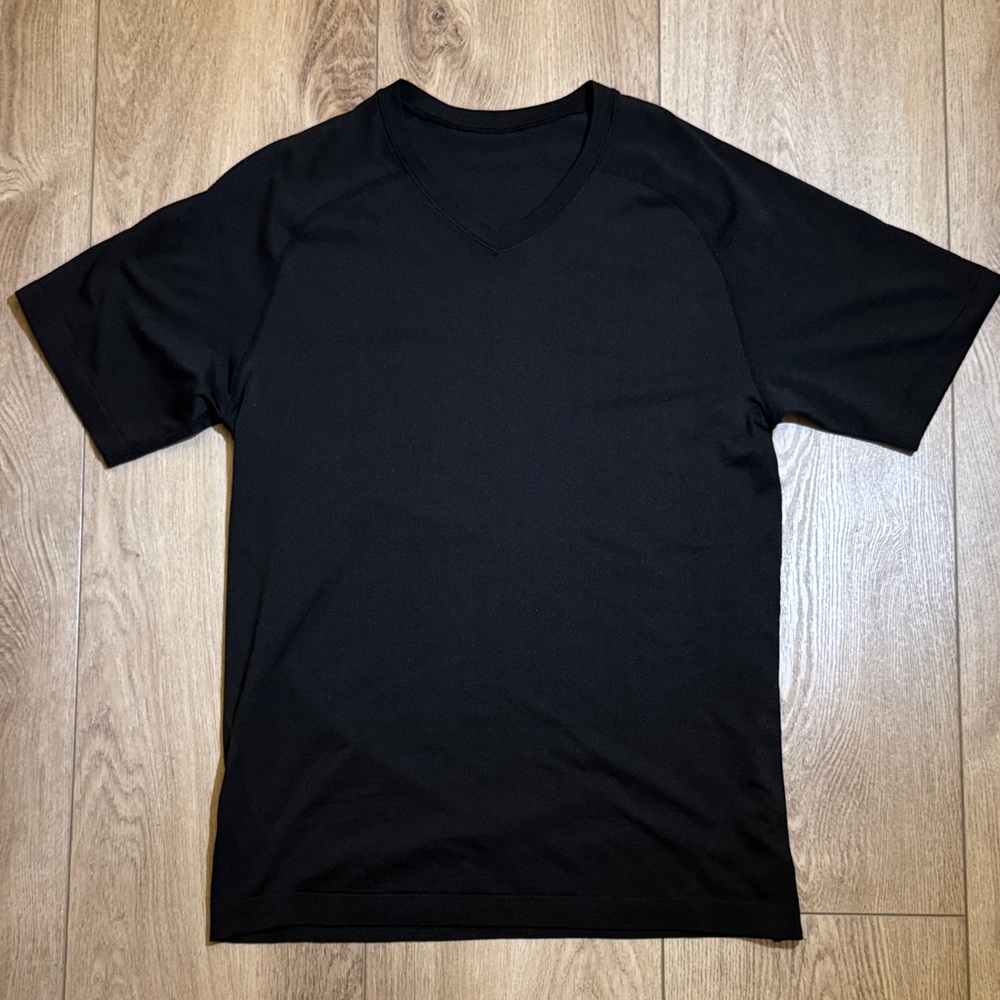Lululemon metal vent v neck short sleeve tee
